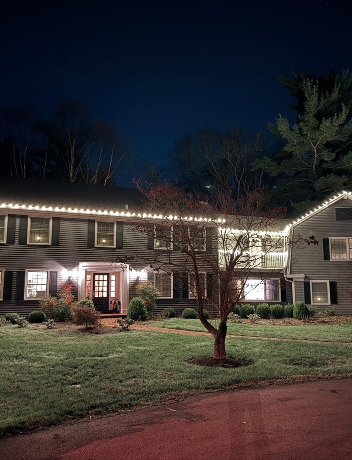 colonial home christmas light installation