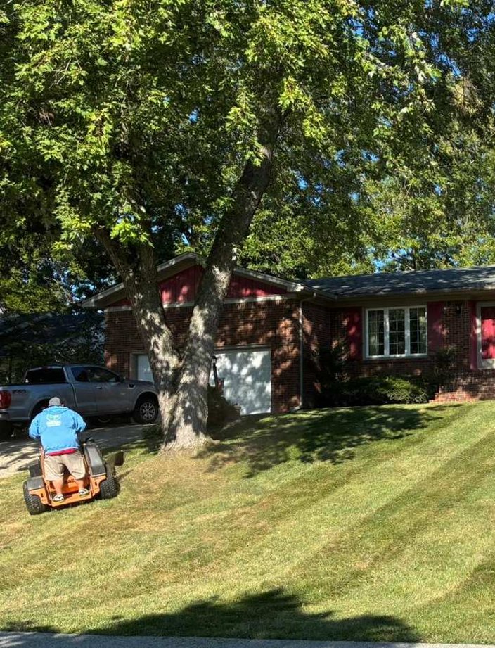 commercial lawn mowing apartment complex