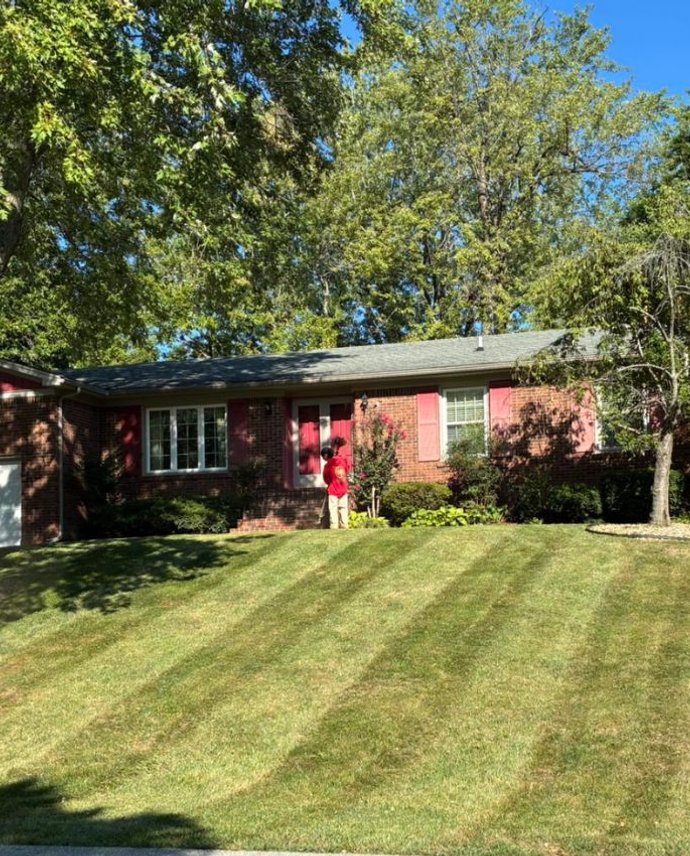 string trimming lawn care service Louisville Kentucky