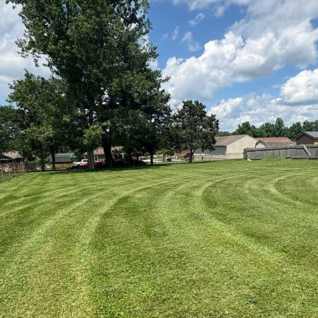 Bryant's Best lawn care crew Louisville KY